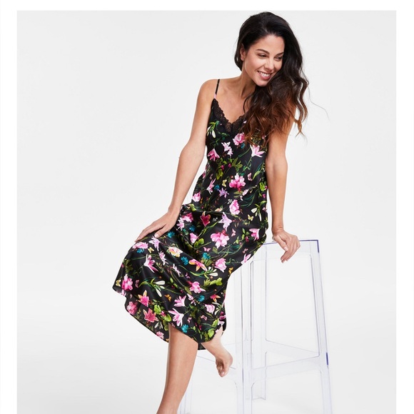 Satin & lace slip - Picture 3 of 4